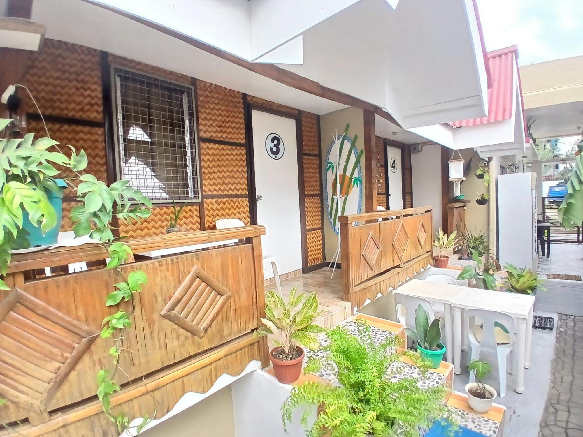 Sandstorm Lodge And Cafe Puerto Galera Exterior foto